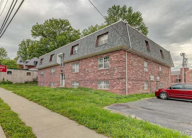 Property at 817 E Washington St, Belleville, IL 62220, 3 beds