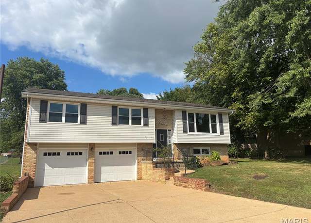 Property at 605 Smith St, Farmington, MO 63640, 3 beds, 2 baths