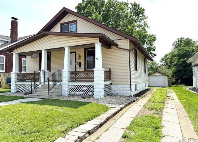 Property at 1106 Raab Ave, Belleville, IL 62220, 2 beds, 2 baths