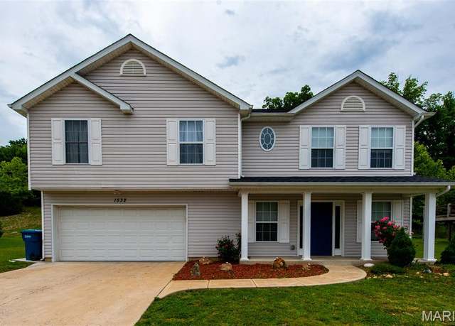 Property at 1532 Saint Charles Dr, Hillsboro, MO 63050, 4 beds, 2 baths