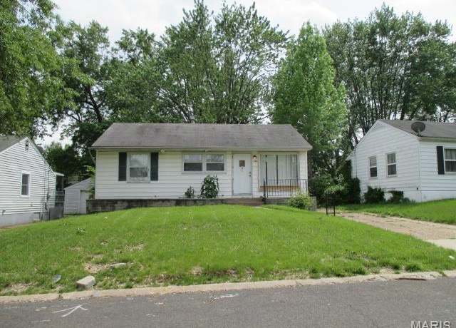 Property at 338 Lancashire Rd, Unincorporated, MO 63137, 3 beds, 1 bath