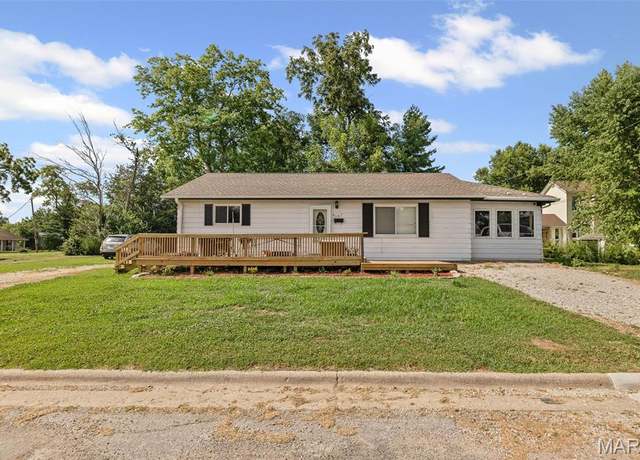 Property at 307 W Church St, Sparta, IL 62286, 3 beds, 1 bath