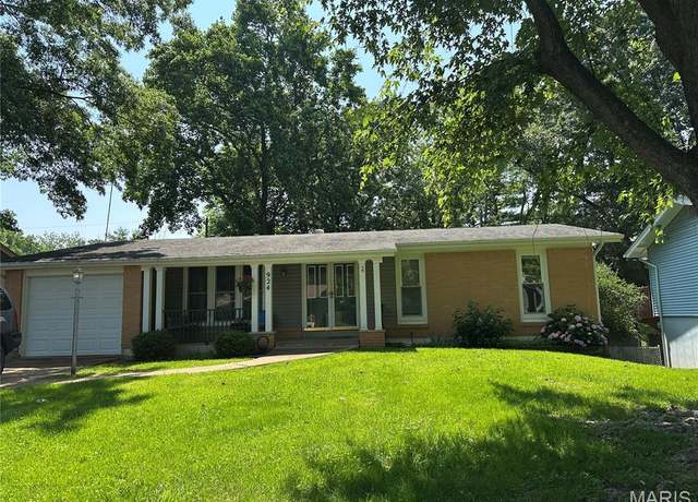 Property at 924 Brookvale Ter, Manchester, MO 63021, 4 beds, 3 baths