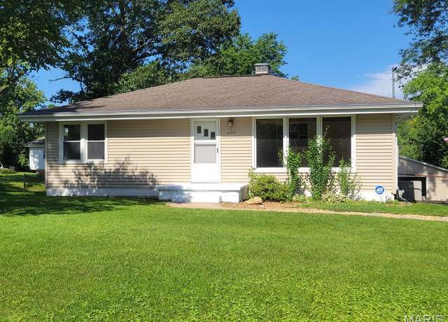 Property at 409 Edgewood Dr, Belleville, IL 62223, 3 beds, 2 baths