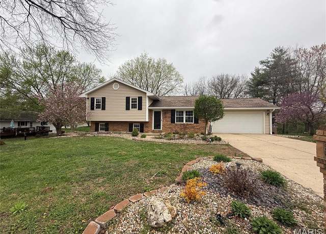 Property at 8 Klein Ct, Collinsville, IL 62234, 3 beds, 2 baths