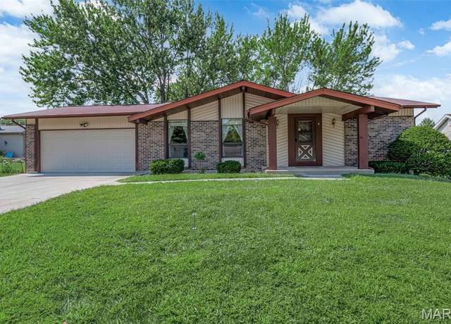 Property at 4 Inverness Ct, St Peters, MO 63376, 3 beds, 2 baths