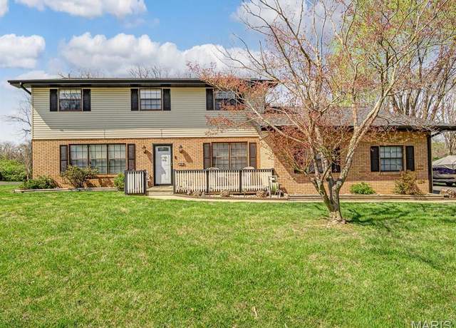 Property at 39 Gamlin Dr, Fairview Heights, IL 62208, 4 beds, 2.5 baths