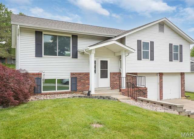 Property at 10 Brooker Ct, St Peters, MO 63376, 5 beds, 2.5 baths