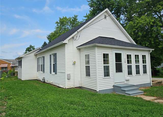 Property at 136 N Hamilton St, Hillsboro, IL 62049, 2 beds, 1 bath