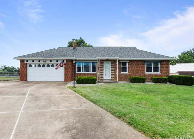 Property at 700 Kaywood Ln, St Louis, MO 63129, 3 beds, 1.5 baths