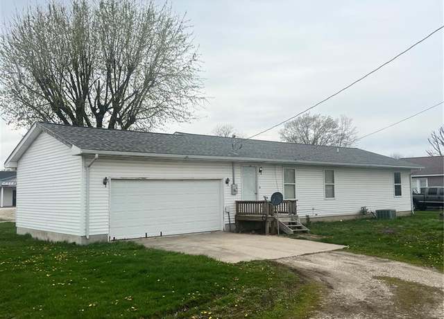 Property at 1114 S Main St, Vandalia, MO 63382, 3 beds, 2 baths