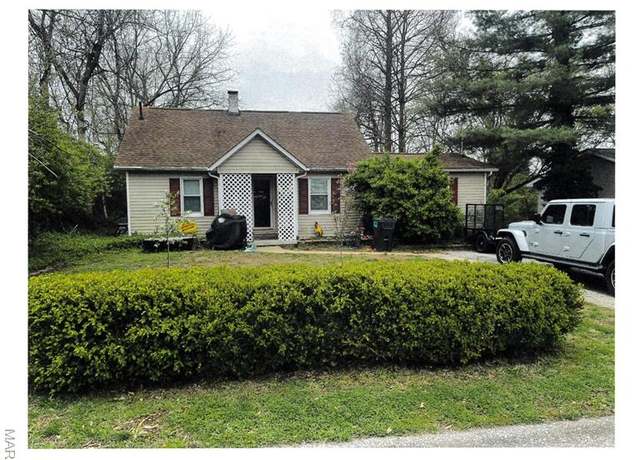 Property at 5 Gerri Ann Dr, Belleville, IL 62220, 3 beds, 3 baths