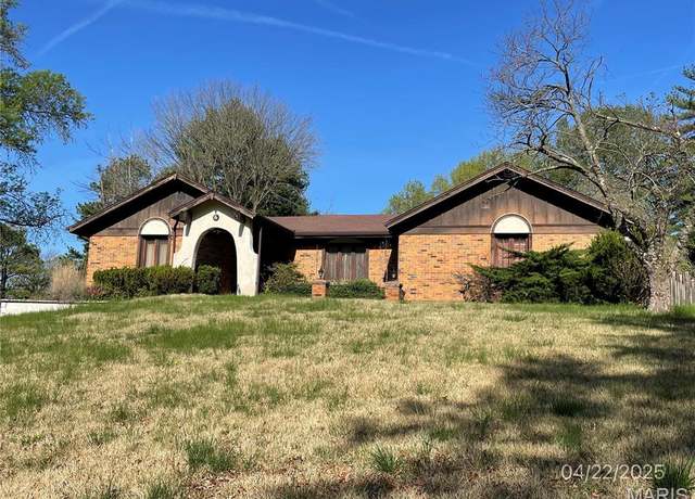 Property at 6 Shamblin Rd, Florissant, MO 63034, 3 beds, 2 baths