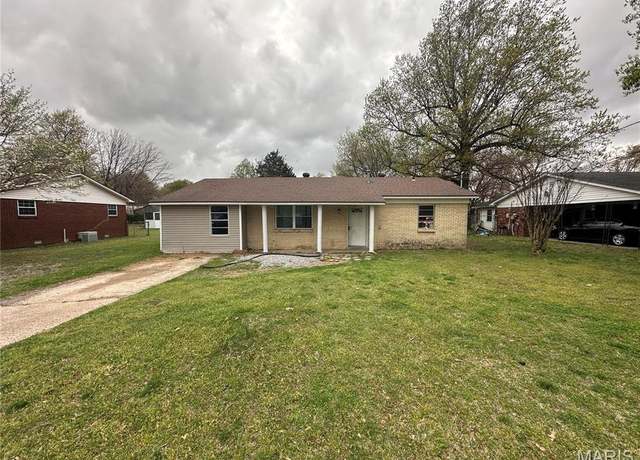 Property at 1911 Lynndale St, Kennett, MO 63857, 4 beds, 1 bath