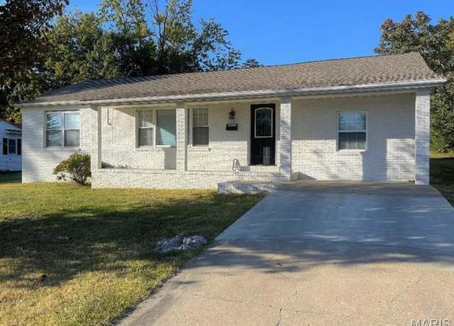 Property at 400 Hickory Hills Dr, Dexter, MO 63841, 4 beds, 2 baths