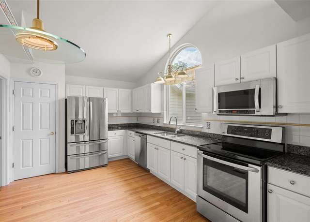 Property at 748 Emerald Oaks Ct, MO 63025, 4 beds, 3 baths