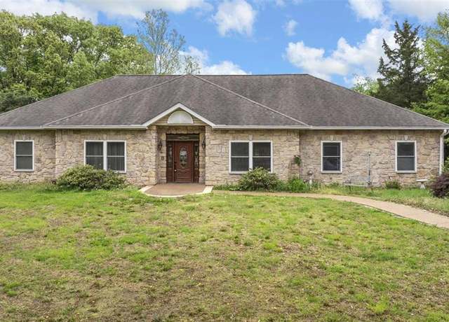 Property at 2401 Mexico Rd, Wentzville, MO 63385, 4 beds, 4 baths