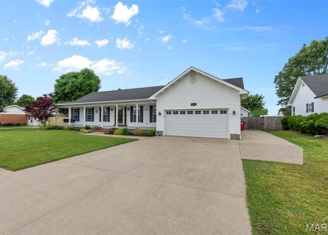 Property at 915 Pine St, Sikeston, MO 63801, 3 beds, 1.5 baths