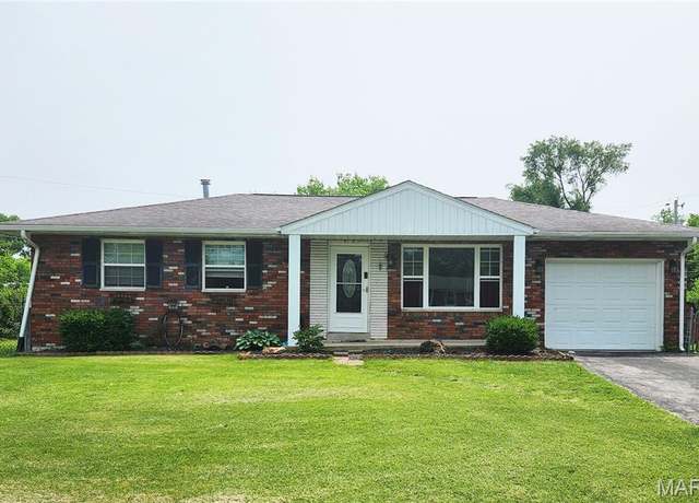 Property at 7 Tulip Ct, Granite City, IL 62040, 3 beds, 1.5 baths