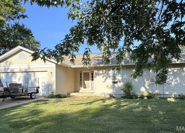 Property at 16 S Lang Dr, O'fallon, MO 63366, 3 beds, 2 baths