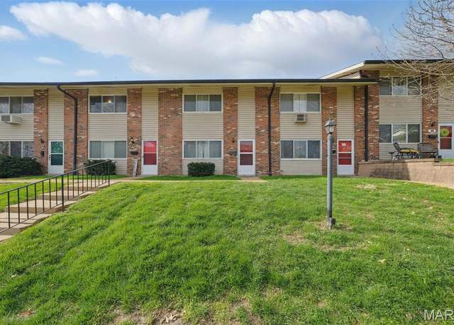 Property at 9118 Villaridge Ct, St Louis, MO 63123, 3 beds, 1.5 baths