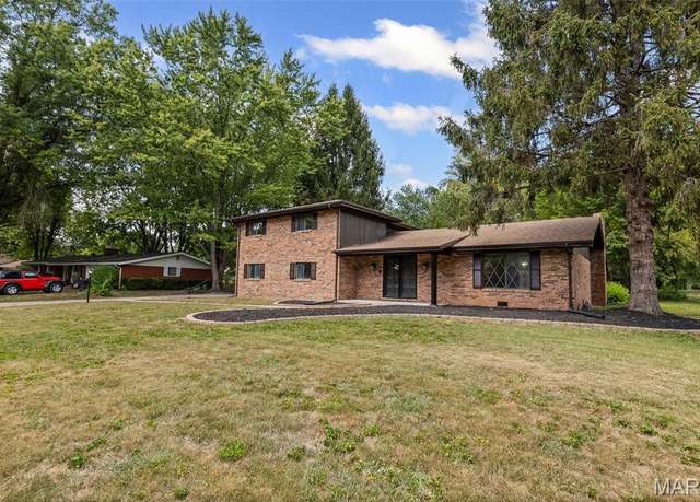 Property at 71 Magnolia Dr, Belleville, IL 62221, 3 beds, 2.5 baths