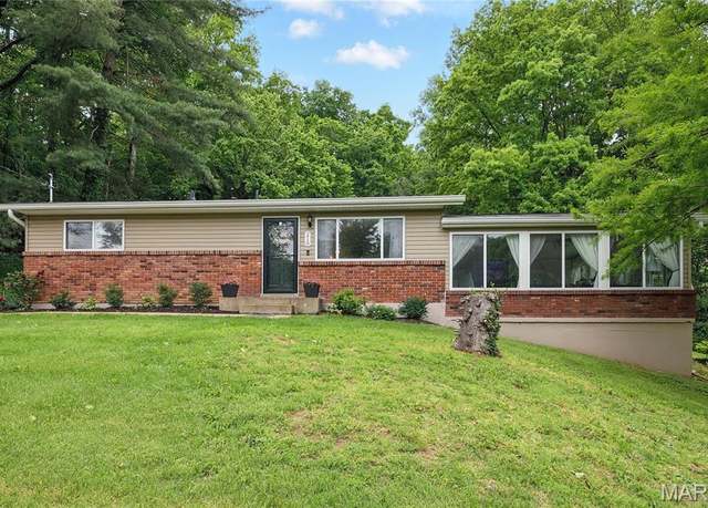 Property at 210 Creekwood Dr, Arnold, MO 63010, 3 beds, 2 baths