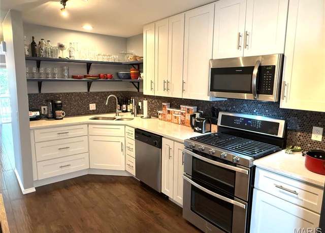 Property at 4079 Concordia Ave, St Louis, MO 63116, 3 beds, 1.5 baths