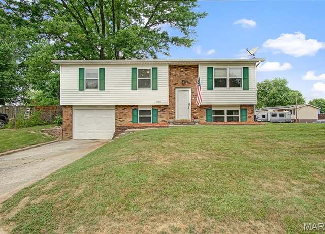 Property at 17615 Lesabre Ct, Brighton, IL 62012, 3 beds, 1 bath