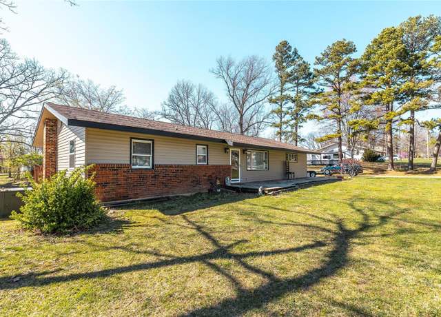 Property at 1325 West Crest Dr, Houston, MO 65483, 3 beds, 1.5 baths
