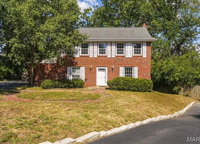 Property at 4 Pointer Ln, Ladue, MO 63124, 3 beds, 2.5 baths