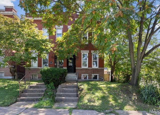 Property at 2336 Russell Blvd, St Louis, MO 63104, 3 beds, 2.5 baths