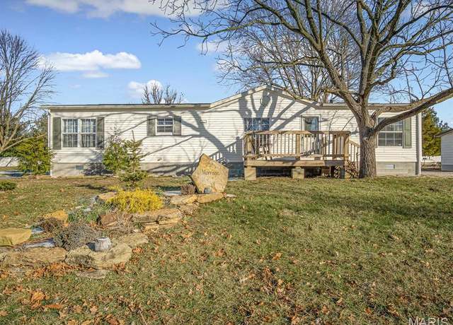 Property at 1732 Fieldcrest Dr, Sparta, IL 62286, 3 beds, 2 baths