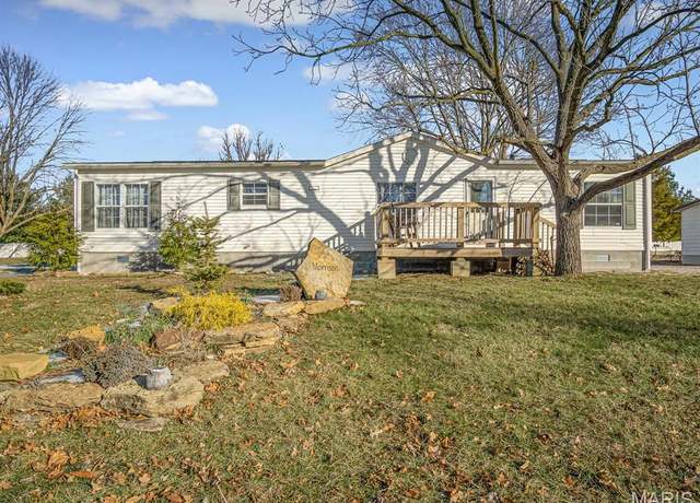 Property at 1732 Fieldcrest Dr, Sparta, IL 62286, 3 beds, 2 baths