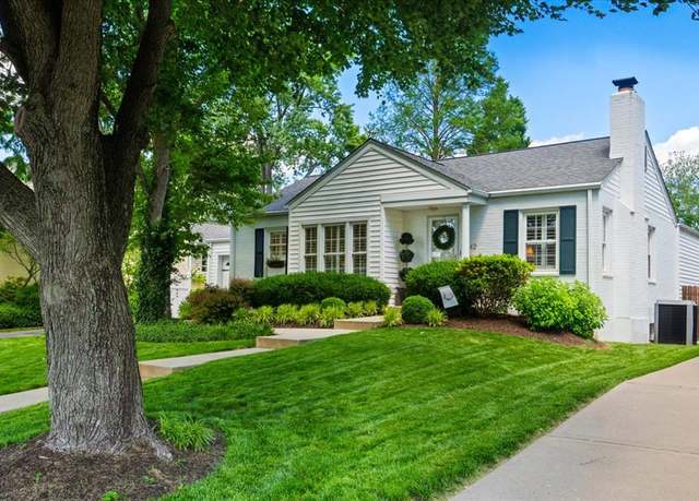 Property at 42 Midpark Ln, Ladue, MO 63124, 2 beds, 1.5 baths