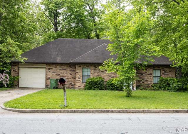 Property at 1106 Winchester Dr, Rolla, MO 65401, 3 beds, 2 baths