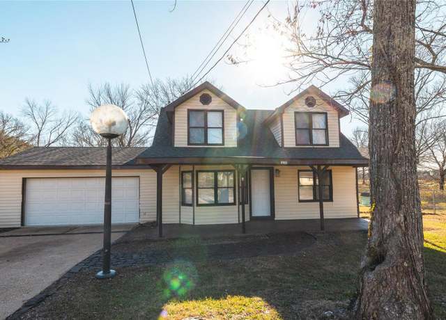 Property at 1230 W Chestnut St, Houston, MO 65483, 4 beds, 2 baths
