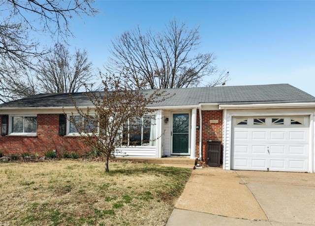 Property at 1021 Union Rd, St Louis, MO 63123, 3 beds, 1.5 baths