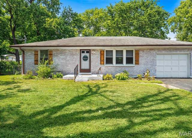 Property at 471 Mabel Dr, Arnold, MO 63010, 2 beds, 3 baths