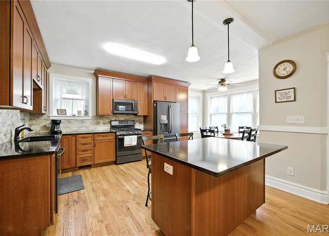 Property at 3942 Juniata St, St Louis, MO 63116, 4 beds, 2 baths