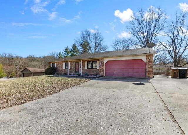Property at 3817 Valley View Ln, Cape Girardeau, MO 63701, 4 beds, 3 baths
