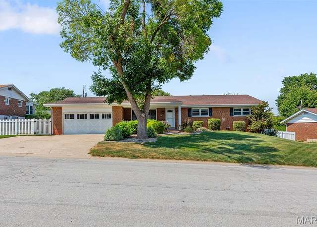 Property at 3017 Mamelles Dr, Saint Charles, MO 63301, 4 beds, 2 baths