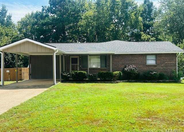 Property at 318 E Henry St, Poplar Bluff, MO 63901, 3 beds, 2 baths