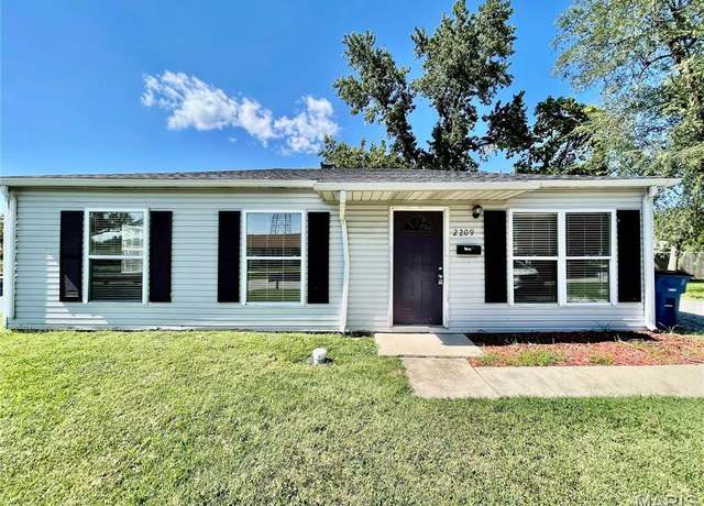Property at 2209 Terminal Ave, Granite City, IL 62040, 3 beds, 1 bath