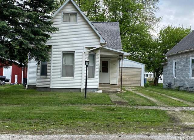 Property at 519 S Pine St, Nokomis, IL 62075, 4 beds, 2.5 baths