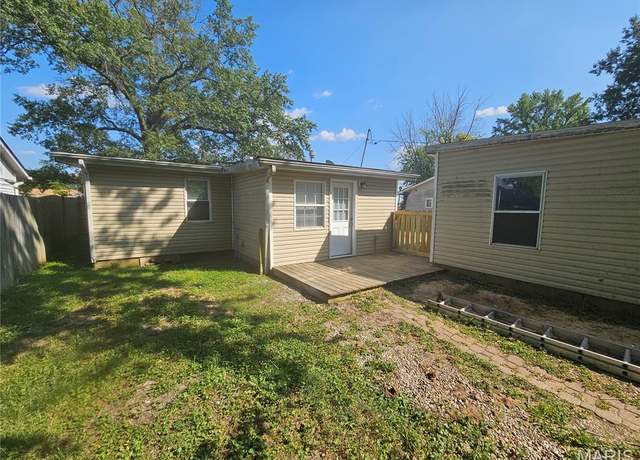 Property at 939 Green Mount Ln, Belleville, IL 62220, 2 beds, 1 bath