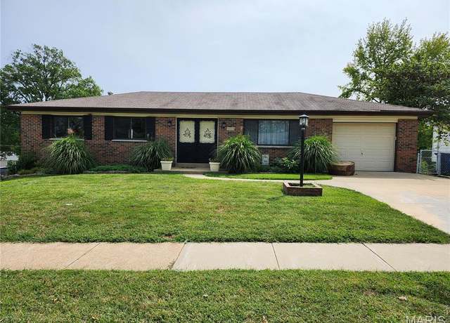 Property at 5224 Camelot Estates Dr, Oakville, MO 63129, 3 beds, 2.5 baths