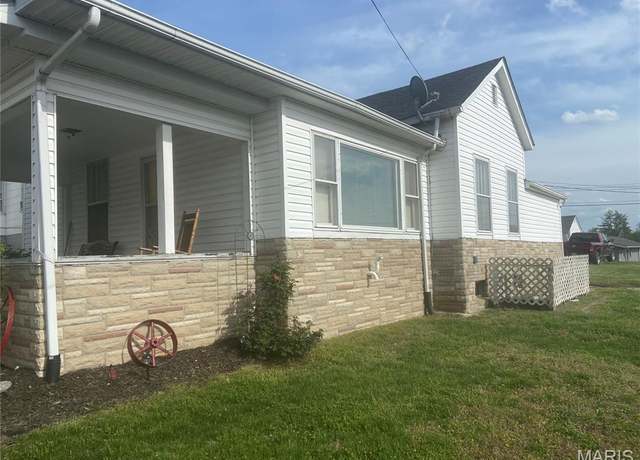 Property at 418 N 3rd St, Festus, MO 63028, 2 beds, 1 bath