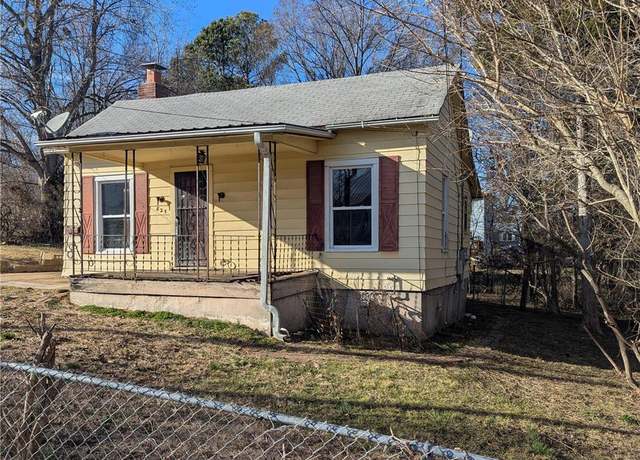 Property at 825 Cedar St, Poplar Bluff, MO 63901, 2 beds, 1 bath