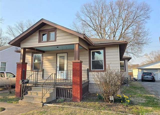 Property at 2125 Woodlawn Ave, Granite City, IL 62040, 2 beds, 1 bath